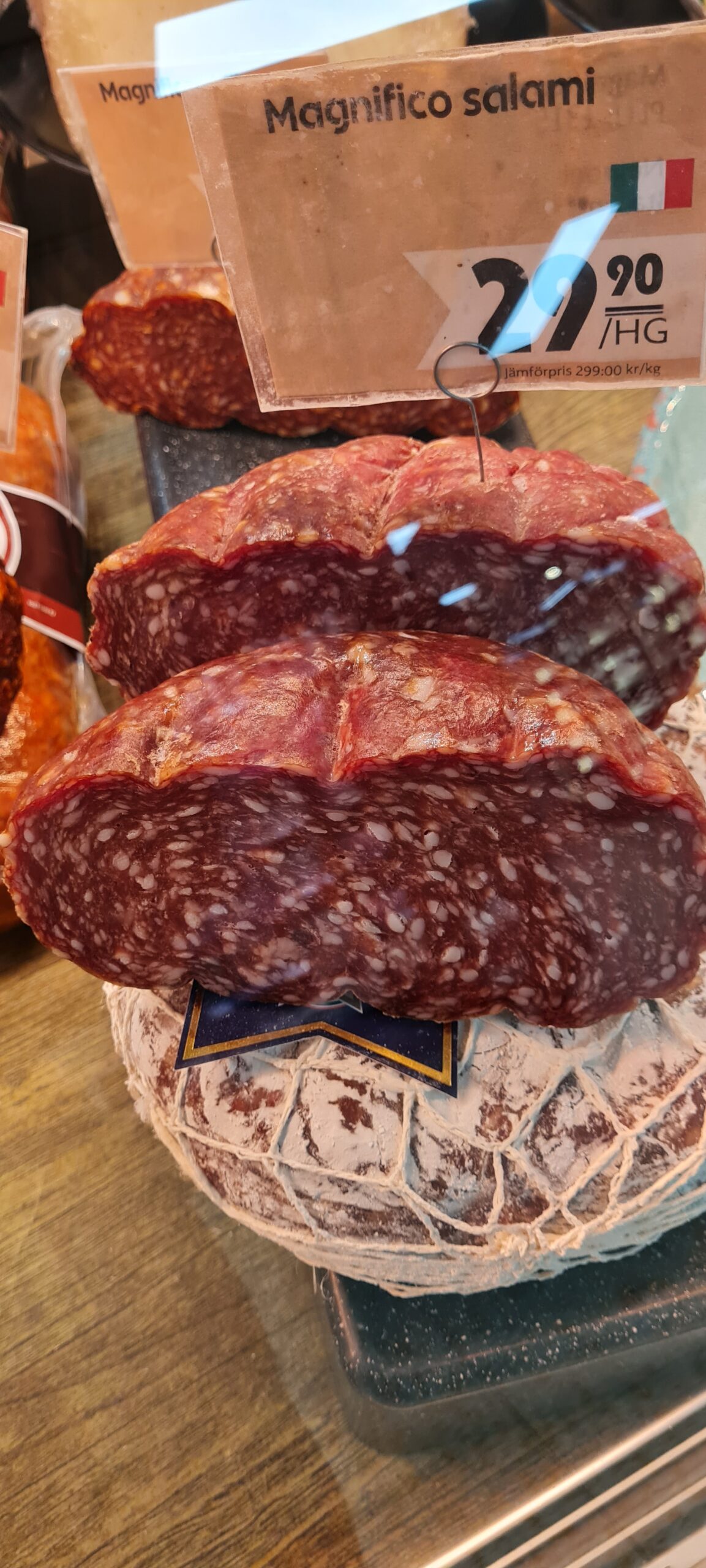 Magnifico salami gott att äta till ostbricka